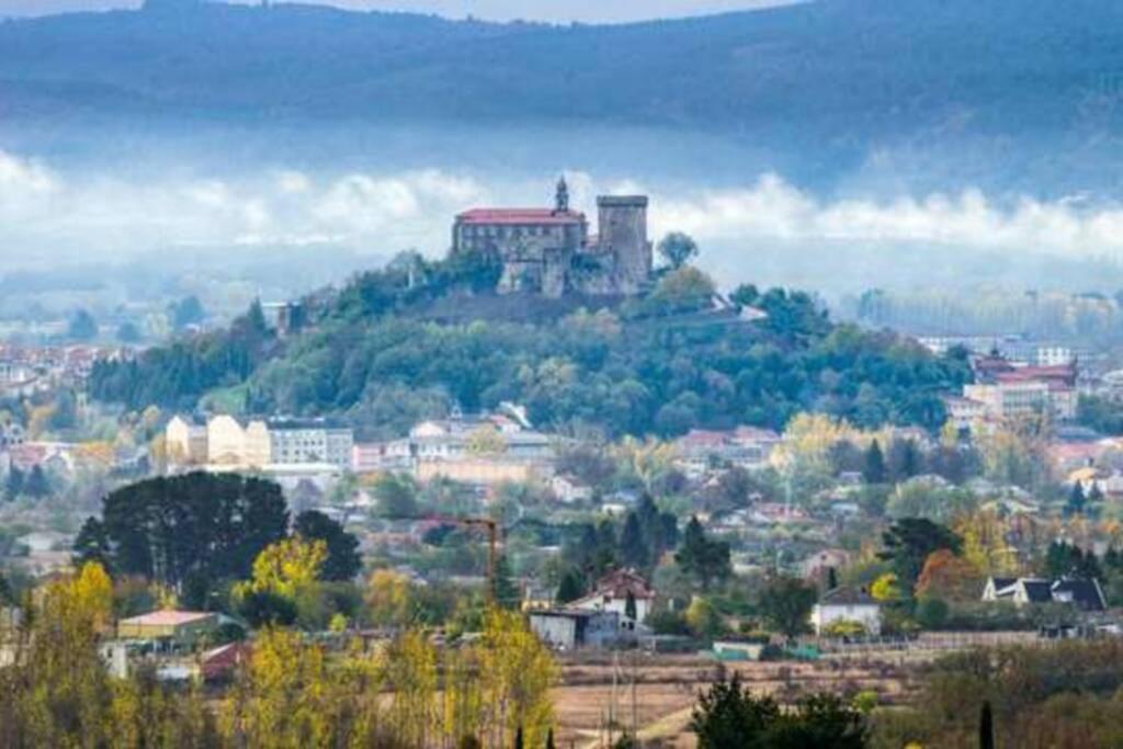 Appartamento Luminoso Loft Monforte De Lemos Esterno foto